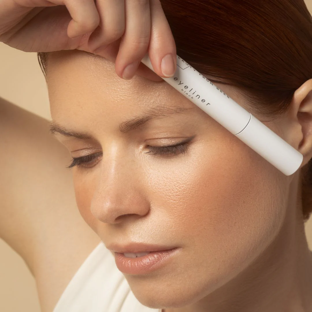 Liquid Eyeliner - Image 3